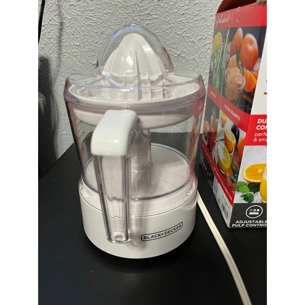 Black+Decker 32 Oz Citrus Juicer White CJ650W Adjustable Pulp Control‎ Electric